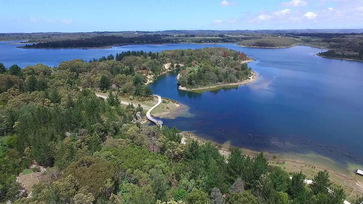 Photo of the landscape at Devilbend Reservoir Park in VIC